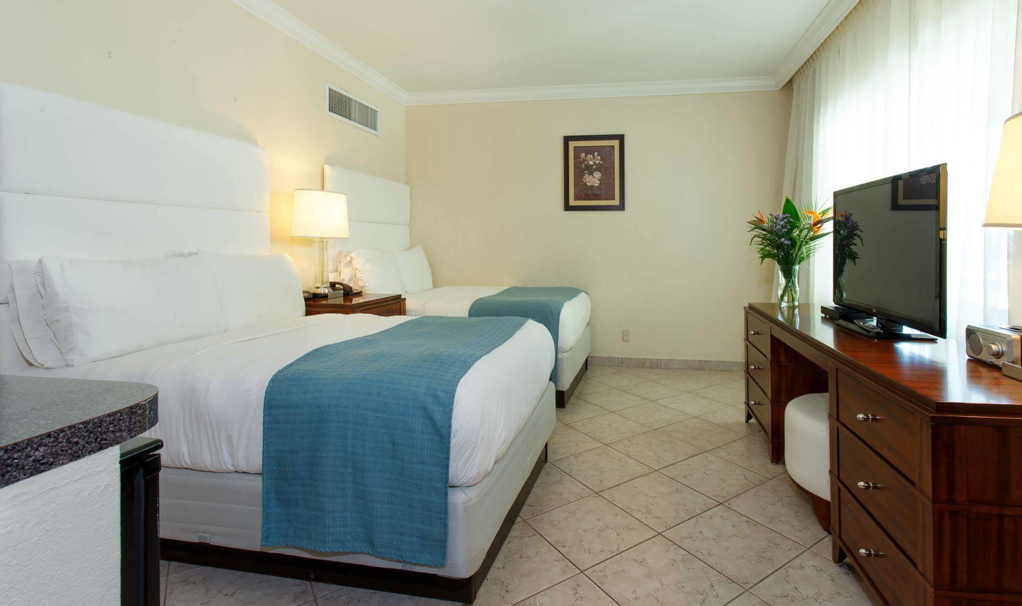 The Sea Lord Hotel & Suites (Adults Only) Lauderdale-by-the-Sea Екстериор снимка